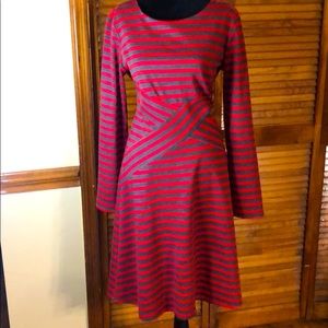 Ronni Nicole Striped fitted dress 👗 !!